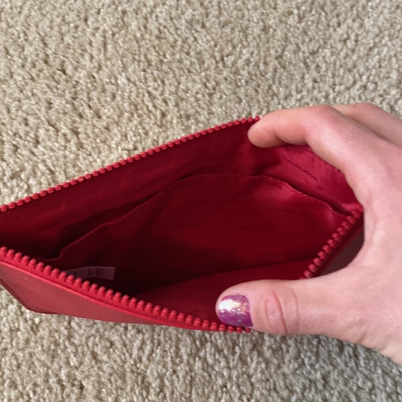 Lululemon hang bag - NEVER USED - Picture 2 of 3